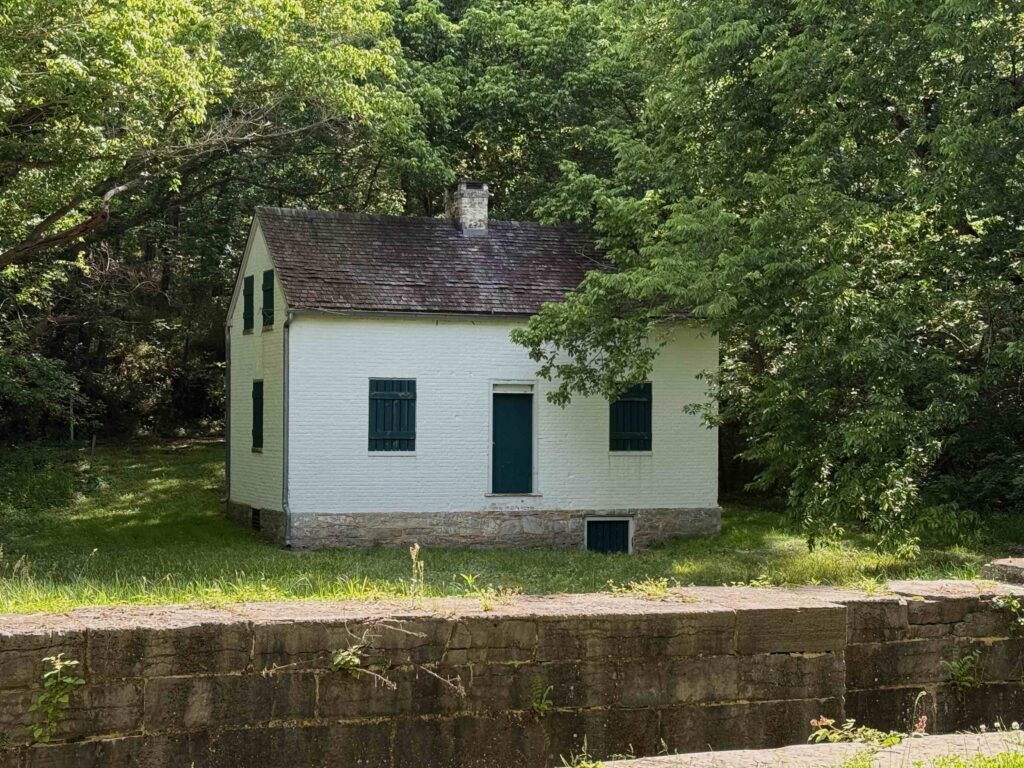 Lock and lock house